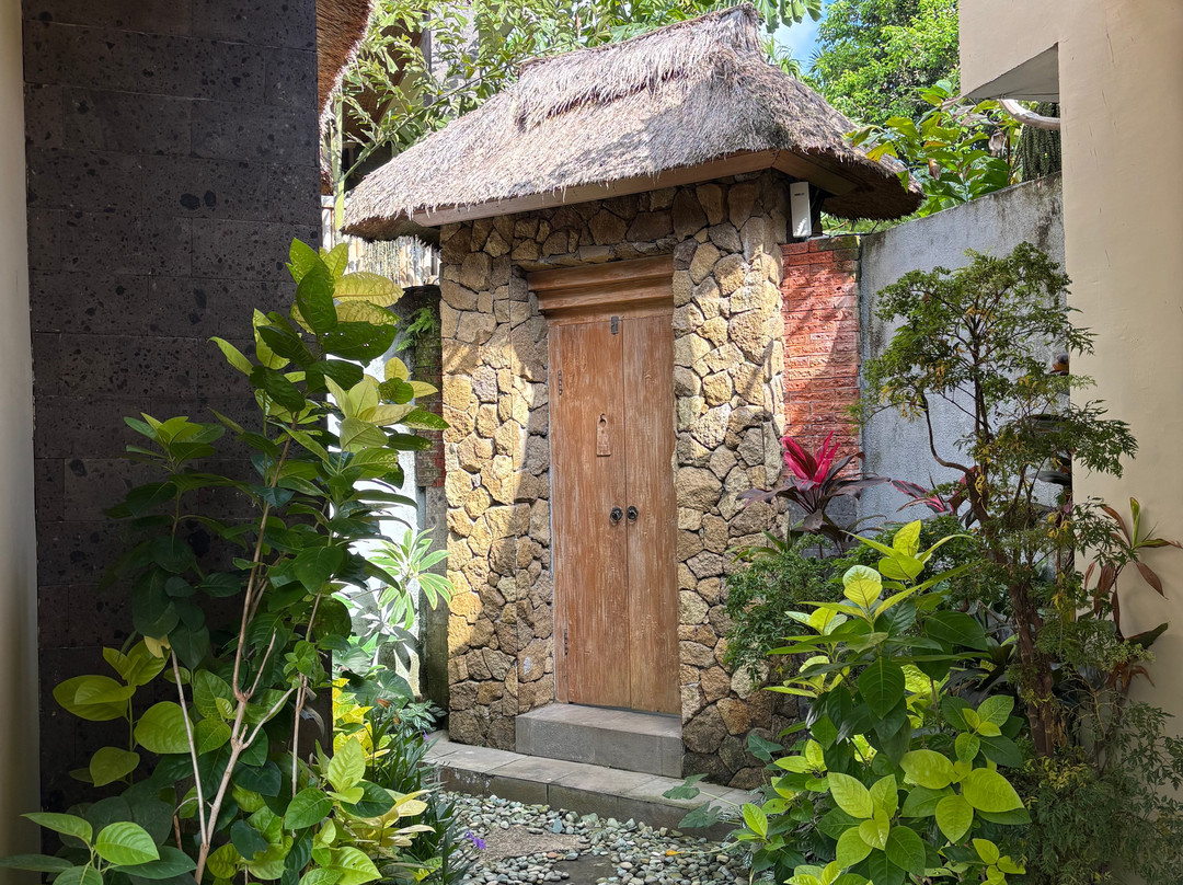 巴厘岛阿勒娜度假酒店主图