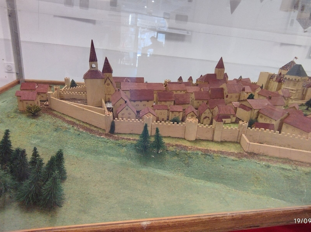 Collegiale Saint-Antoine-Nozeroy必去景点