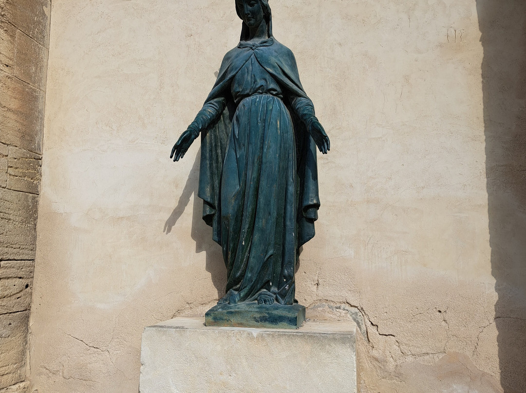 Eglise Notre-Dame-de-Nazareth-Pernes-les-Fontaines必去景点