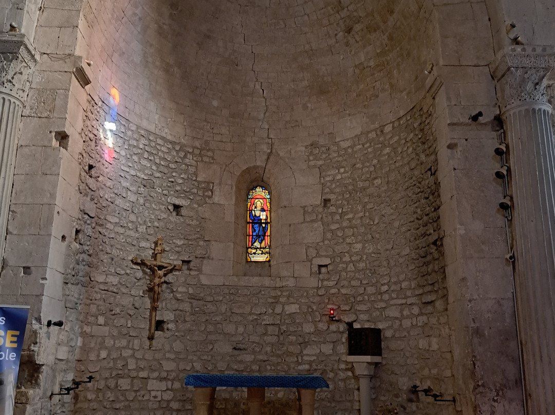 Eglise Notre-Dame Et Saint-Veran-泉水小镇必去景点