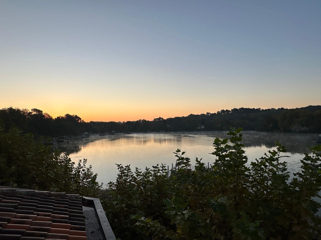 Brindos, Lac & Château主图