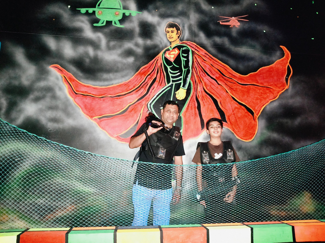 The Emerald Club主图