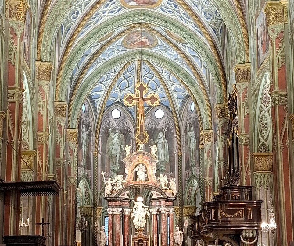 Cattedrale Santa Maria Assunta-萨卢佐必去景点