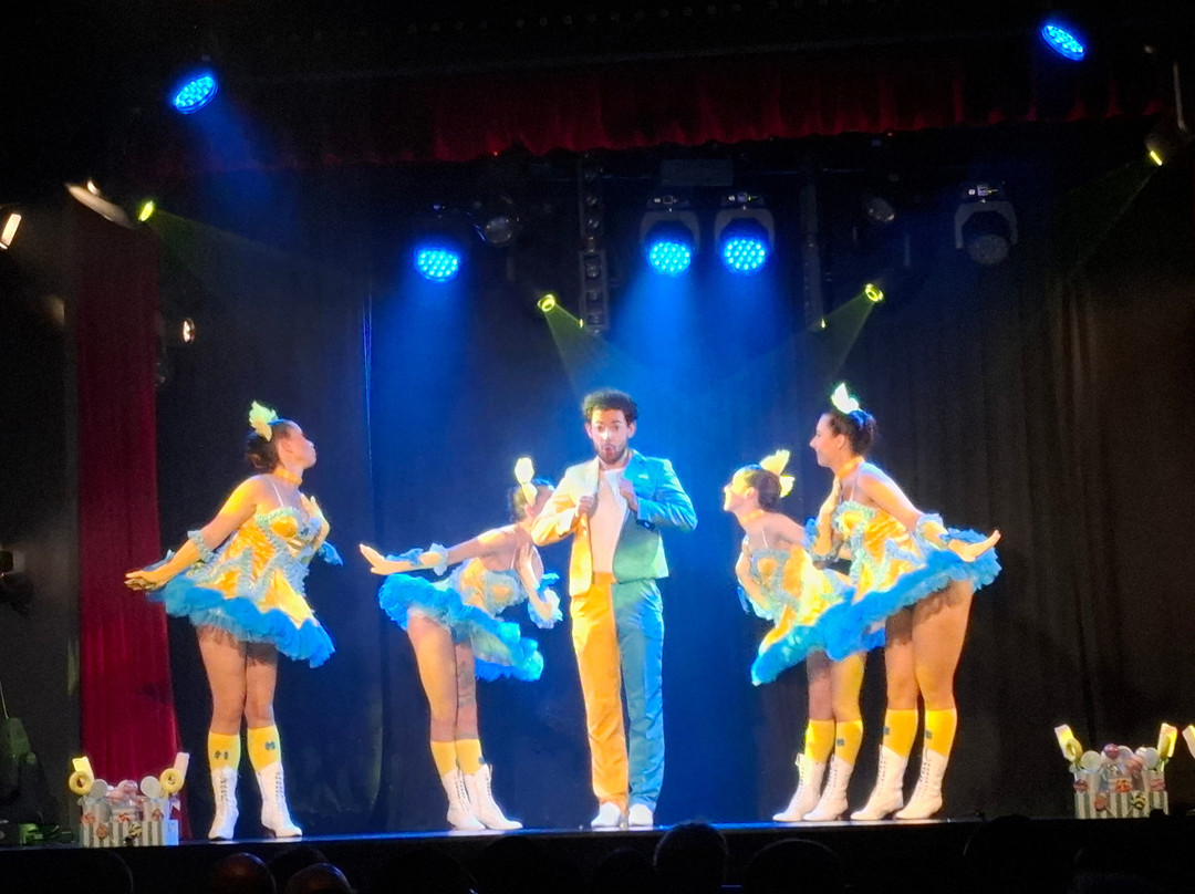 Cabaret La Plume Rouge-La Chapelle-des-Marais必去景点