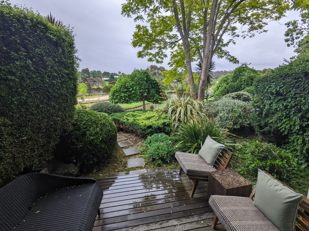 戴尔斯福德湖畔别墅酒店主图