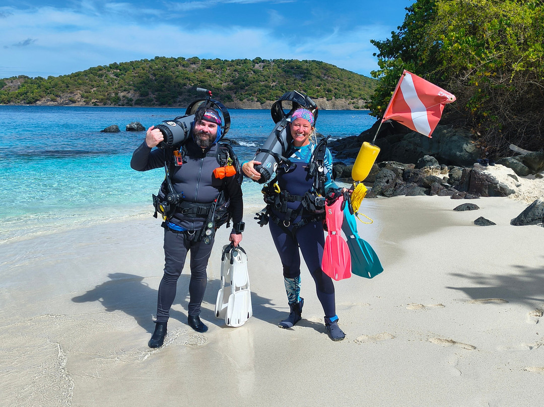 CWORI Dive Center-Smith Bay必去景点