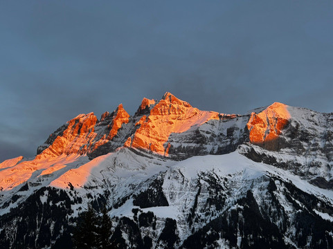 皮勒恩彩虹酒店主图
