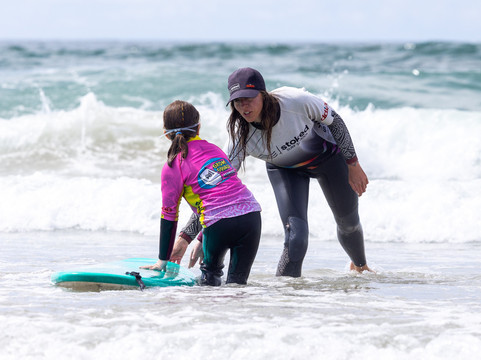 Stoked Surf School-佩伦波思必去景点