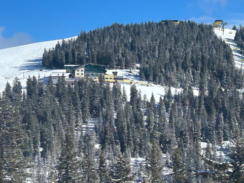 普拉奈霍夫餐厅酒店主图