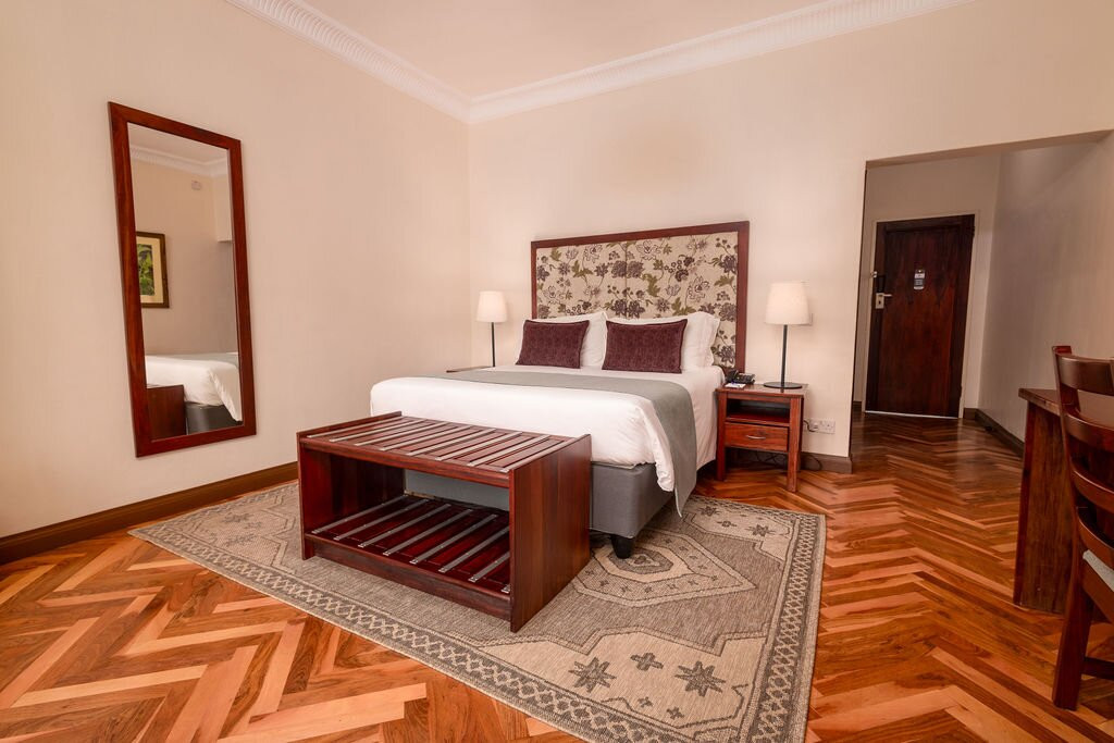 勃朗特酒店主图