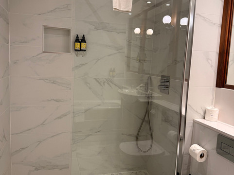 湖畔酒店及休闲中心主图