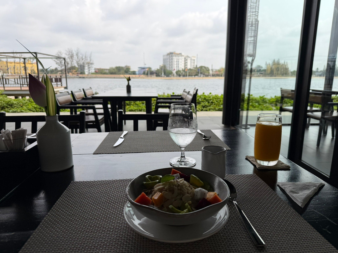 琥珀贡布酒店主图