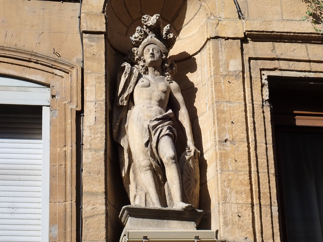 Statues de la Rue de la République-沙勒维尔梅济耶尔必去景点