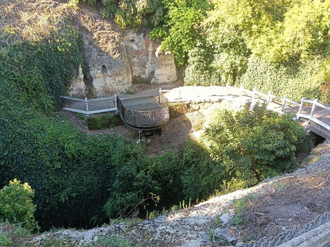 Cave Garden/thugi-芒特甘比尔必去景点