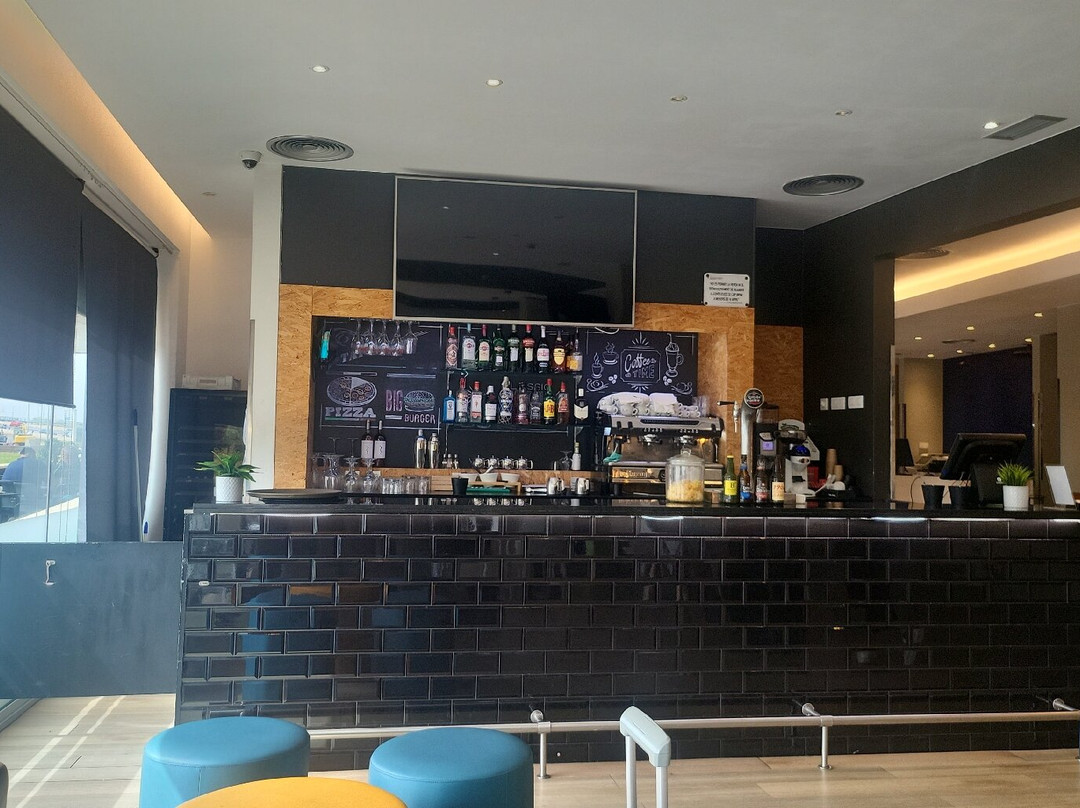 巴塞罗那科内拉费拉旅屋酒店主图