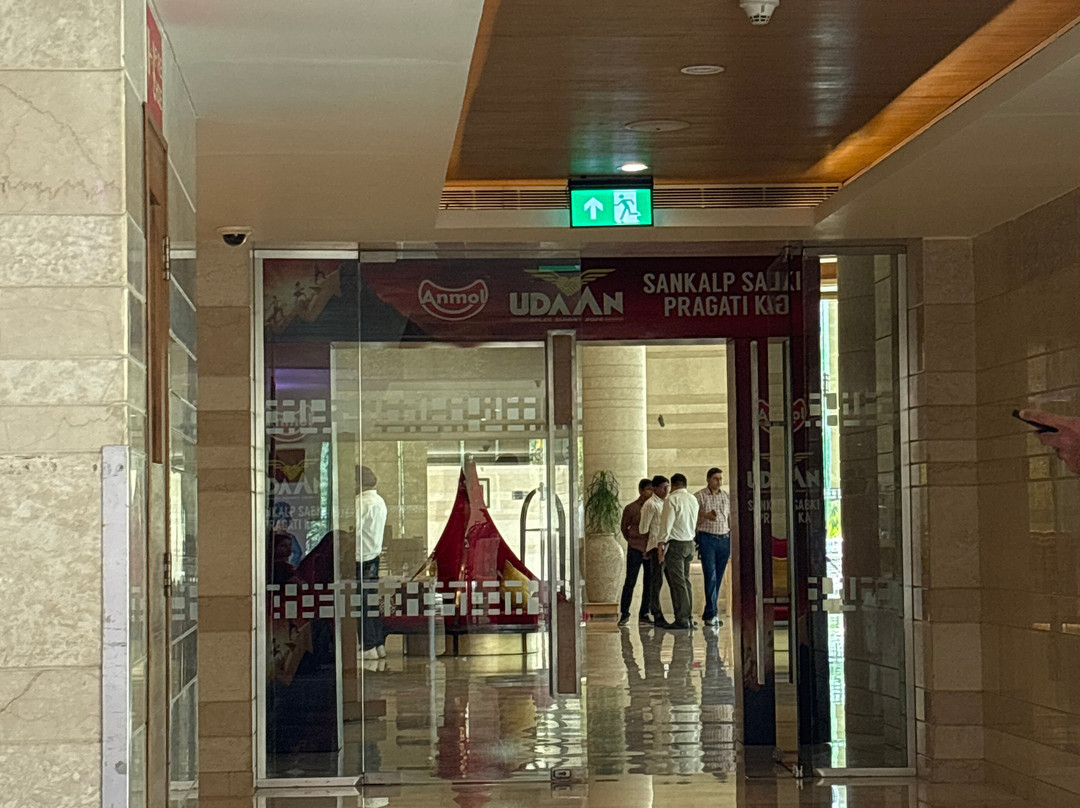 拉利特昌迪格酒店主图