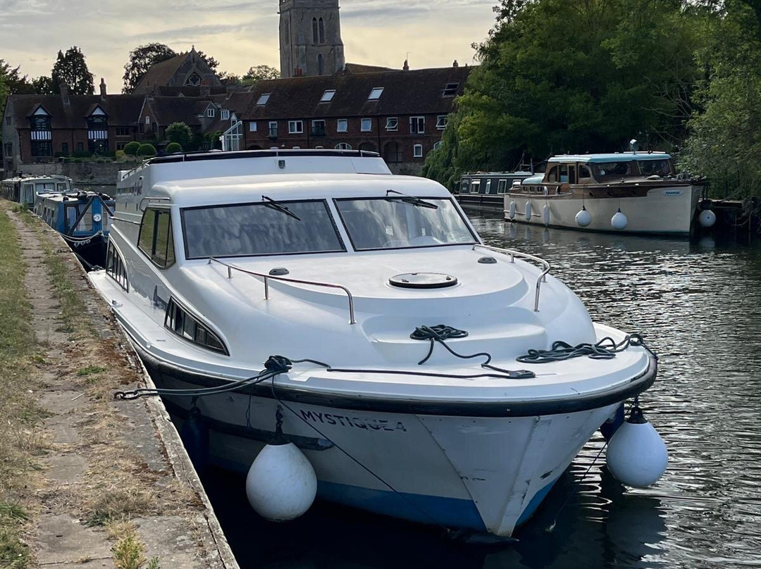 Le Boat - London (Chertsey)-彻特西必去景点