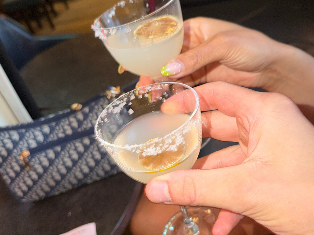 瑞丁马尔迈松酒店主图