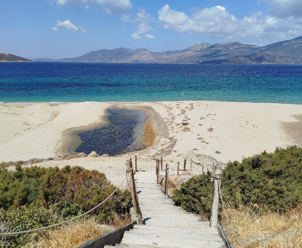 马尔马里湾酒店主图