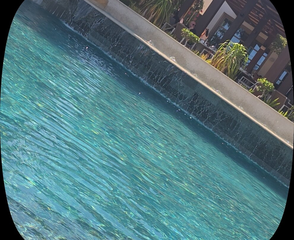 梅里特水晶湾 水疗酒店主图