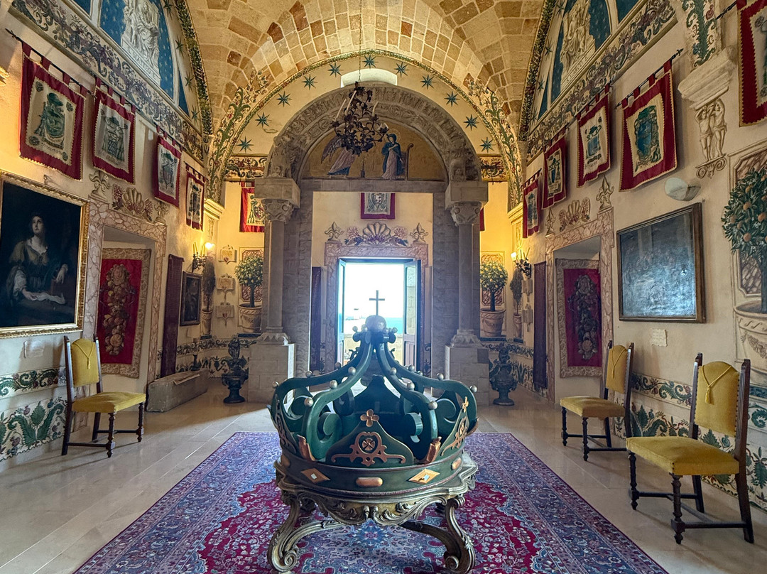 Palazzo vescovile castro-Castro必去景点
