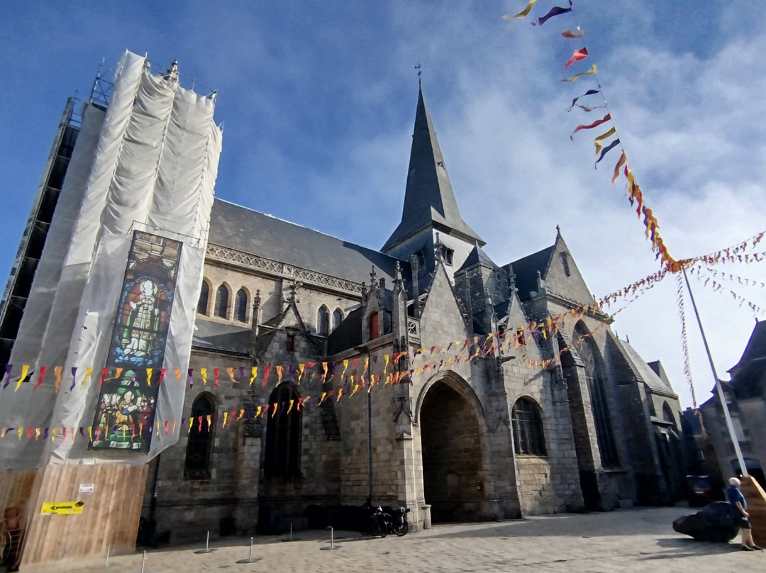Collégiale Saint-Aubin-Guerande必去景点