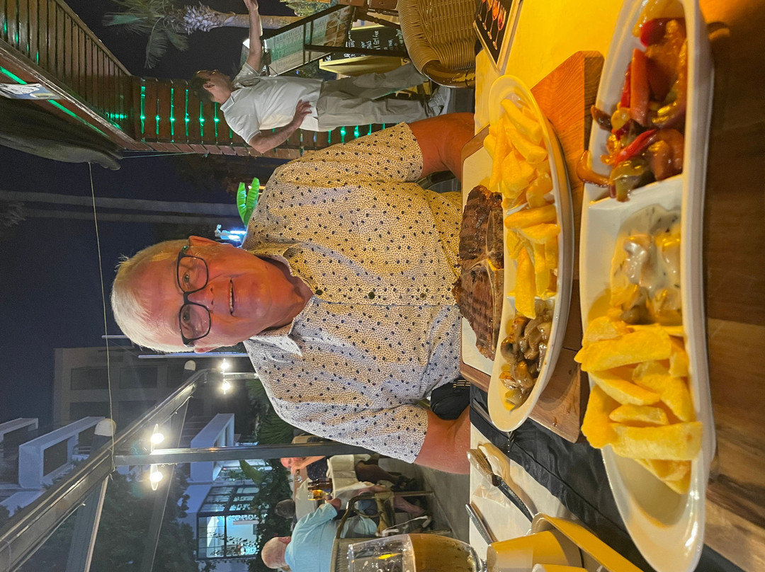 Geo Sisters Steak & Bar
