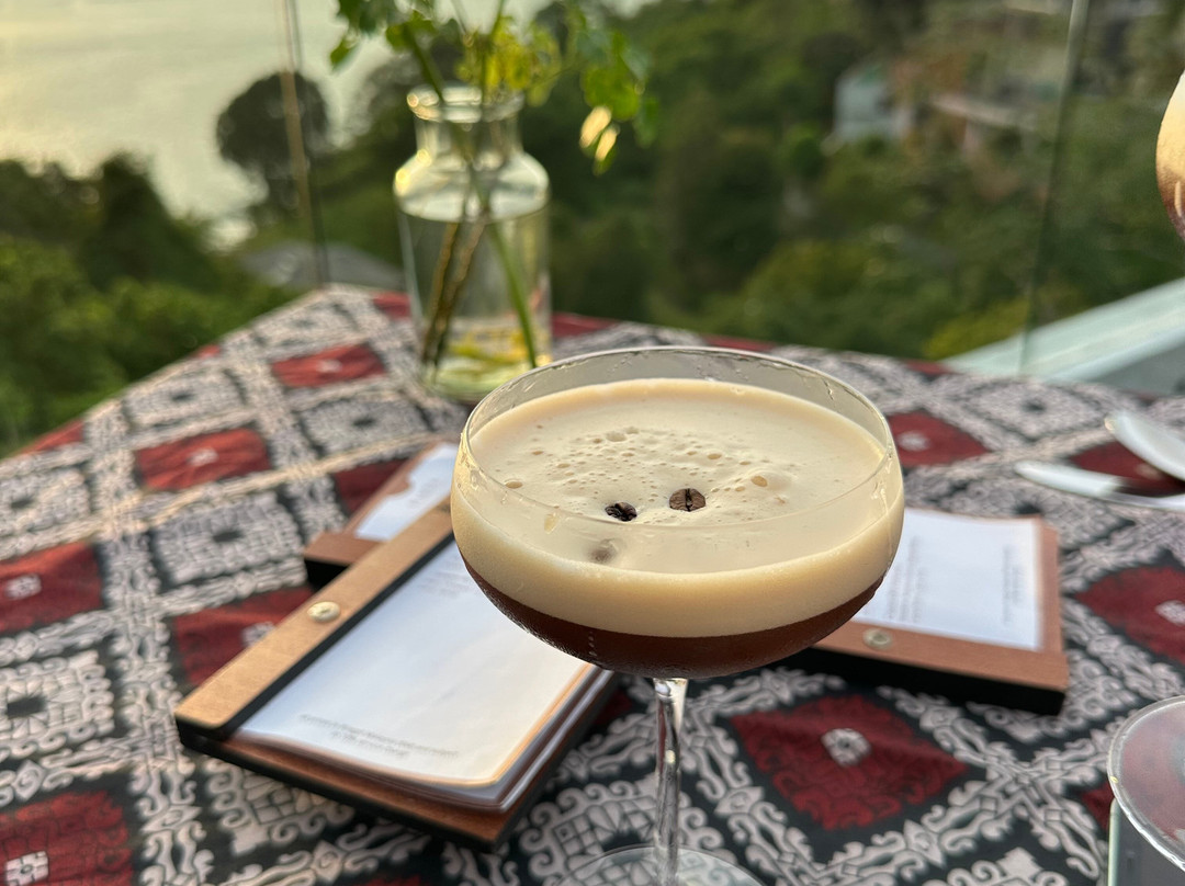 艾姆帮雨林度假酒店主图