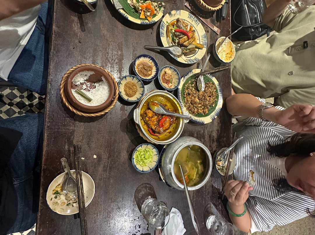 Cơm Niêu Chạn