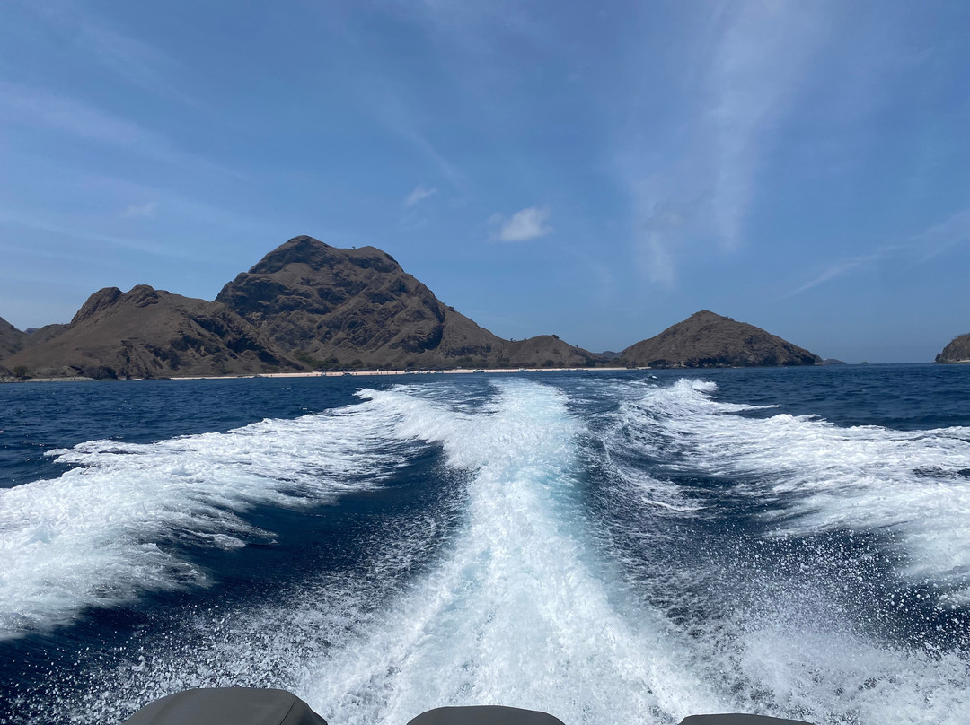 Prisilia Komodo Tour