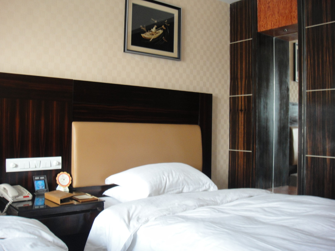 天逸皇冠酒店主图