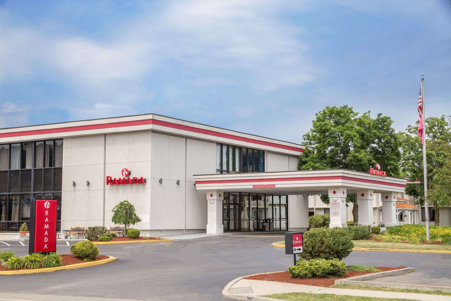 Red Roof Inn Painted Post-官方