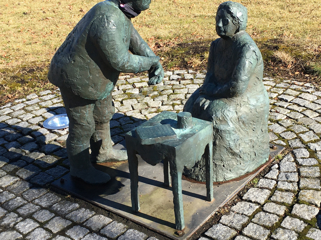 Skulpturen ''kungsbackagumman''