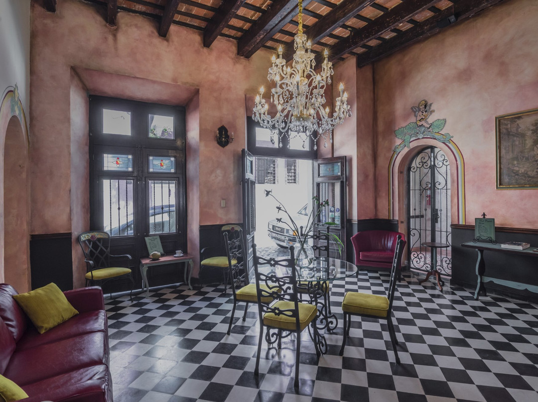 圣胡安拉特拉扎酒店