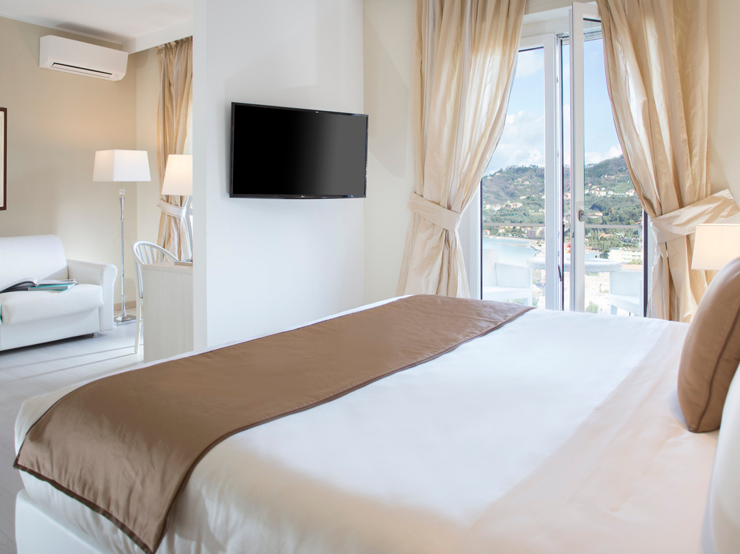 欧洲大酒店主图