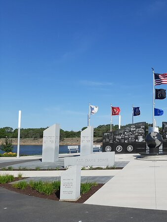 Veteran's Memorial Plaza景点图片