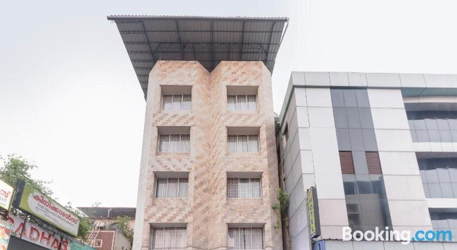 OYO 71161 Chandrika Residency