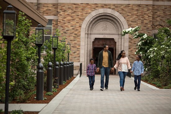 The Lodge At St. Edward Park主图