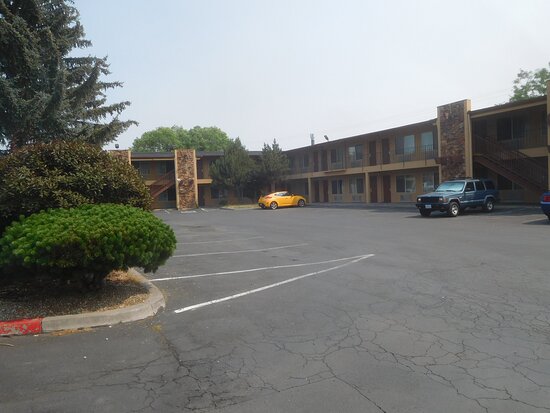 Cimarron Inn & Suites Klamath Falls-浴室