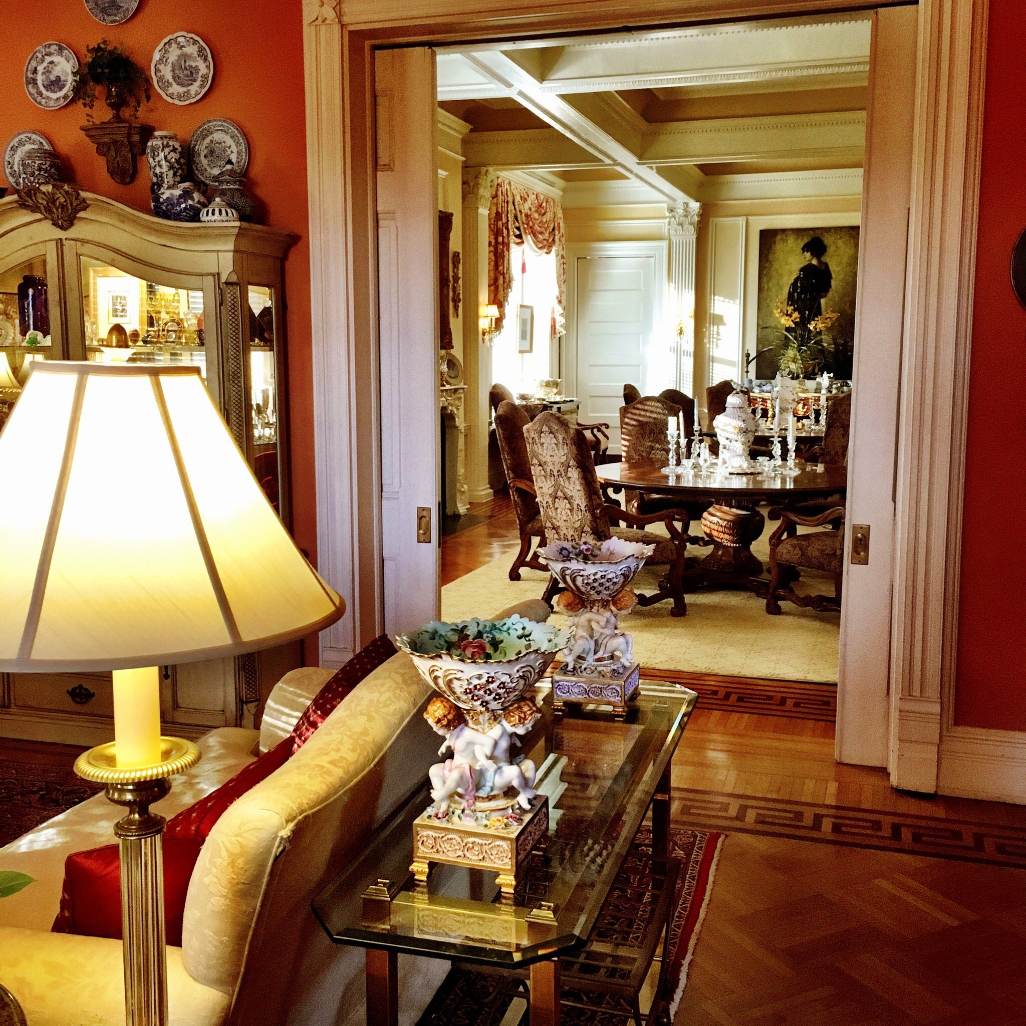 Burke Mansion-官方