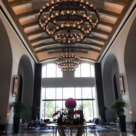 青岛东方影都皇冠假日酒店主图