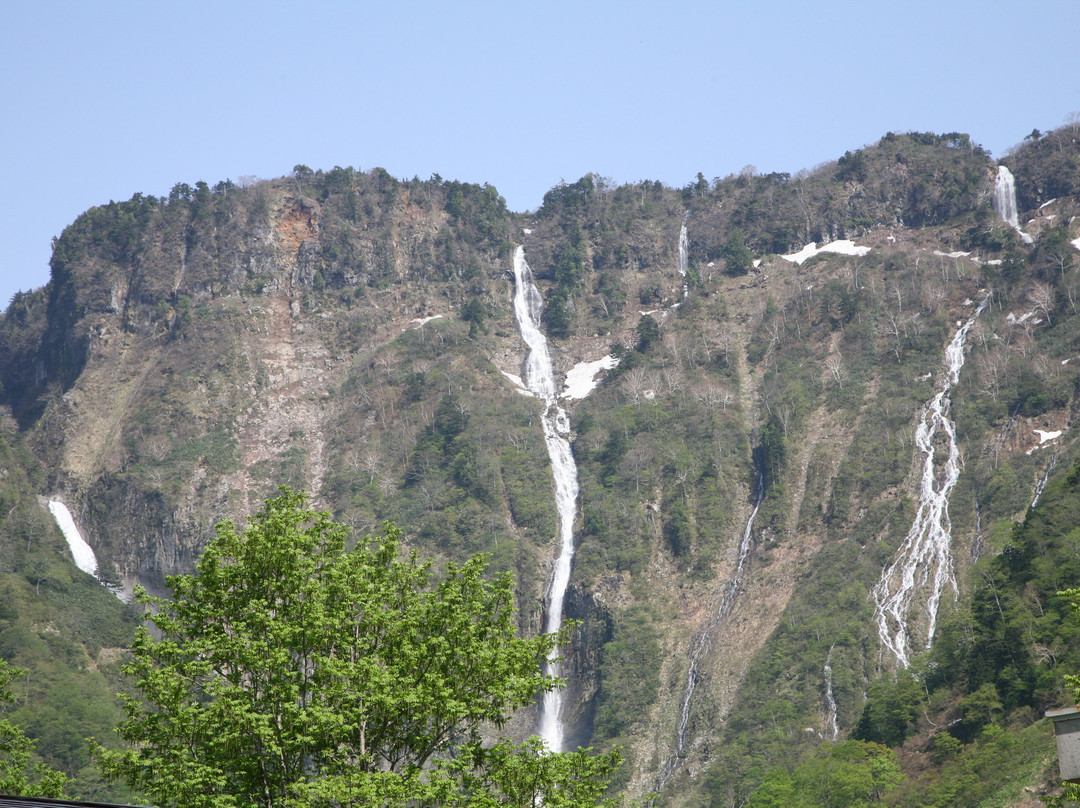 Hannoki Waterfall景点图片