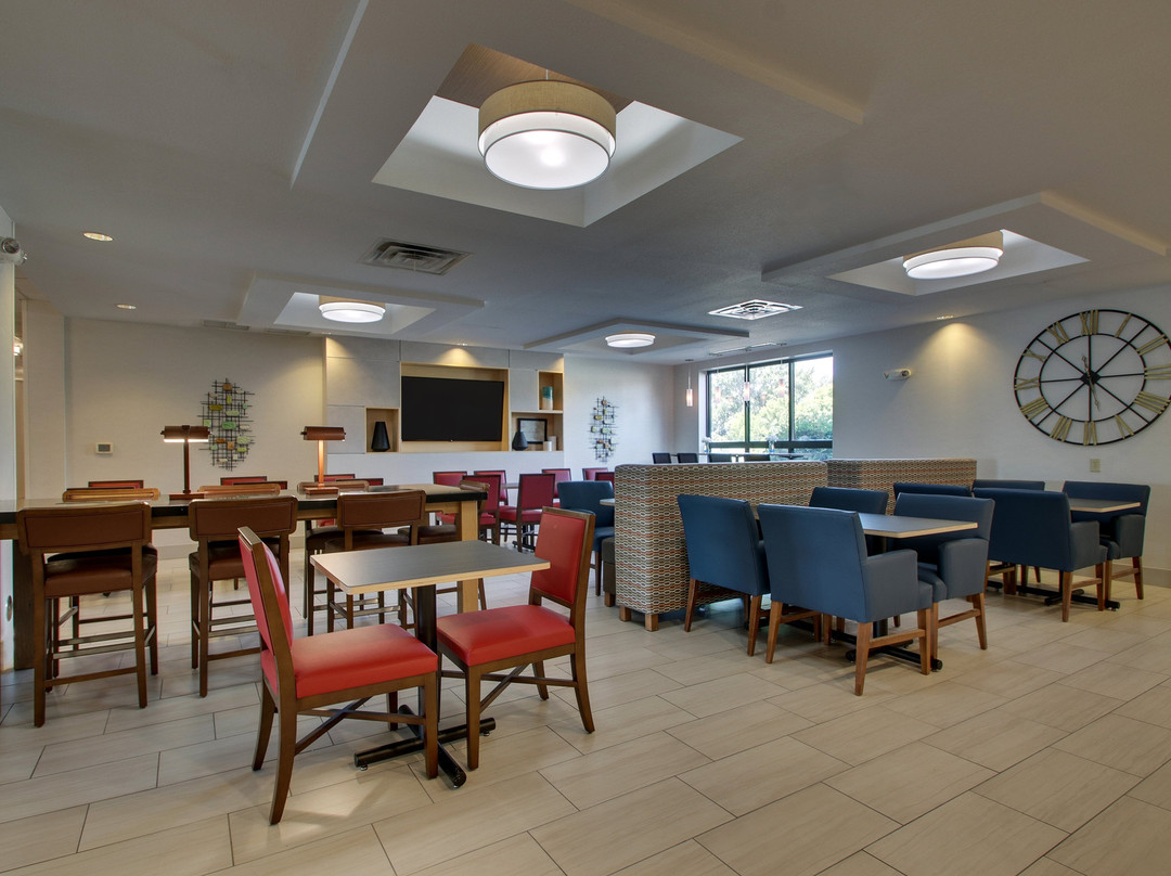 Holiday Inn Express & Suites Morris By IHG主图