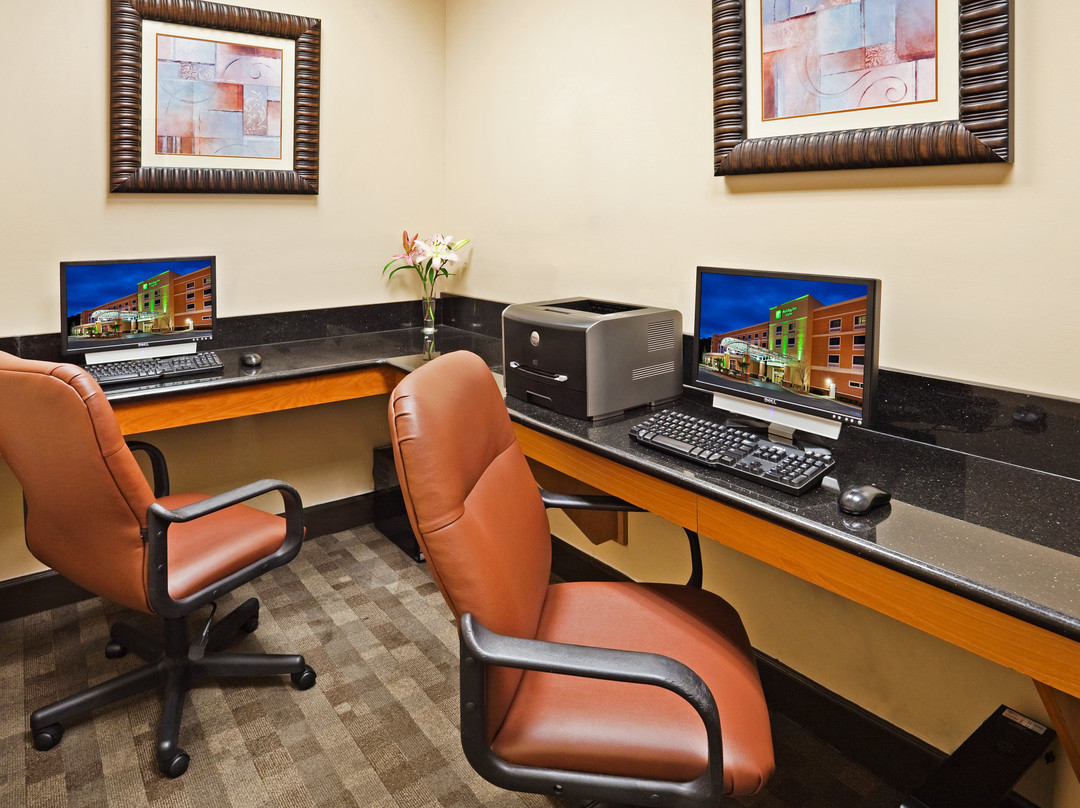 Holiday Inn & Suites Beaufort @ Highway 21 By IHG主图