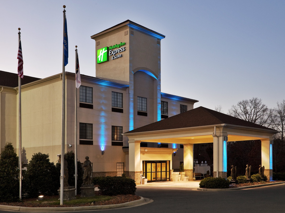 Holiday Inn Express & Suites Albemarle by IHG主图
