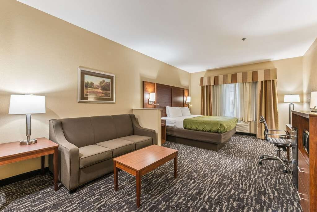 Quality Inn & Suites Hendersonville - Flat Rock主图