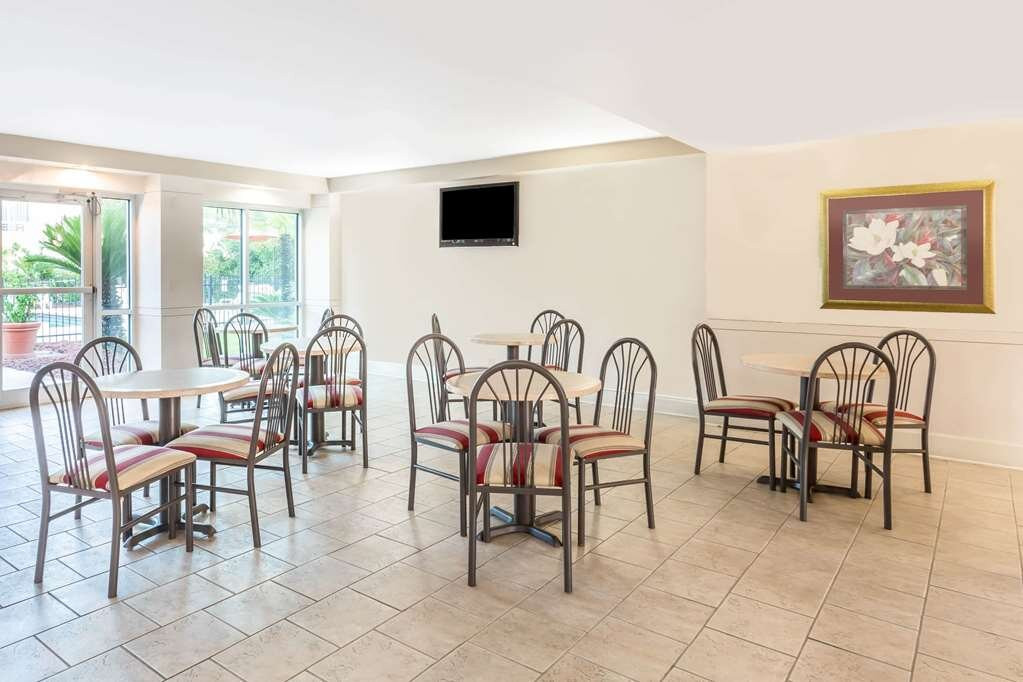 卢林华美达酒店主图