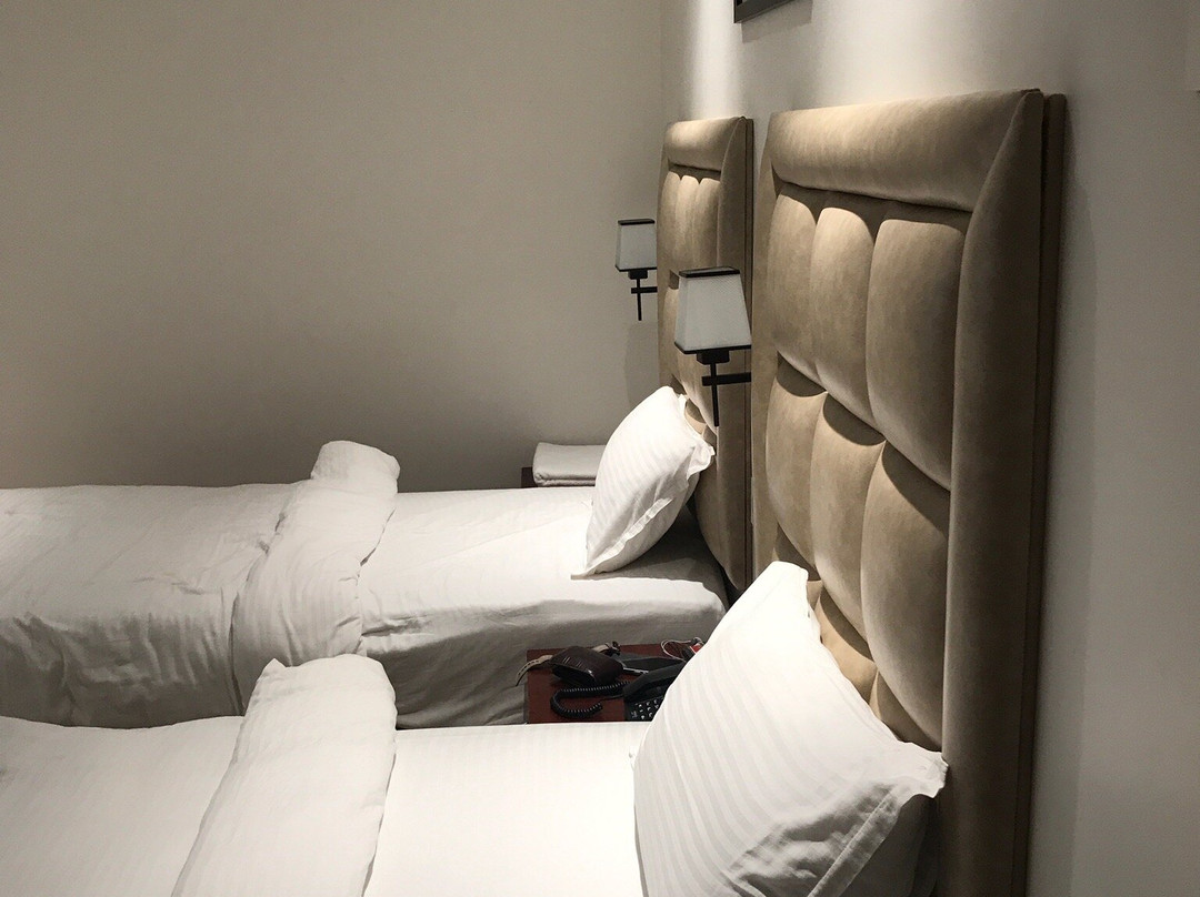 Capital O 28475 Elite Homes主图