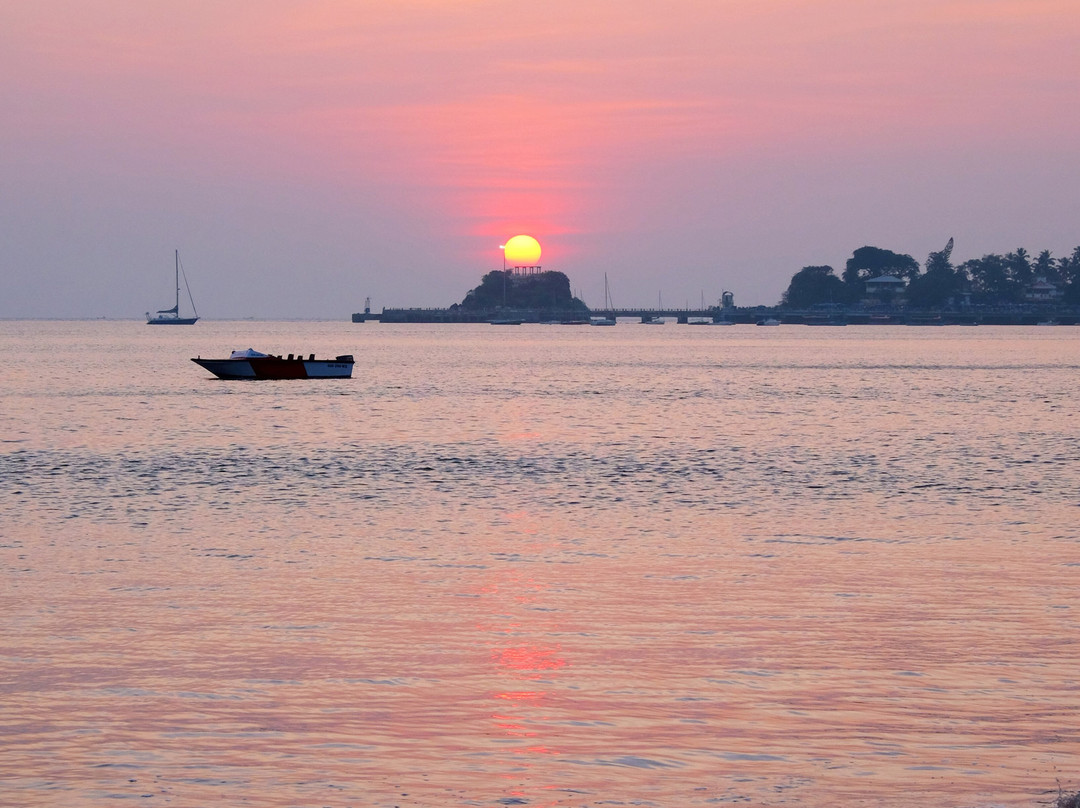Dona Paula Beach景点图片