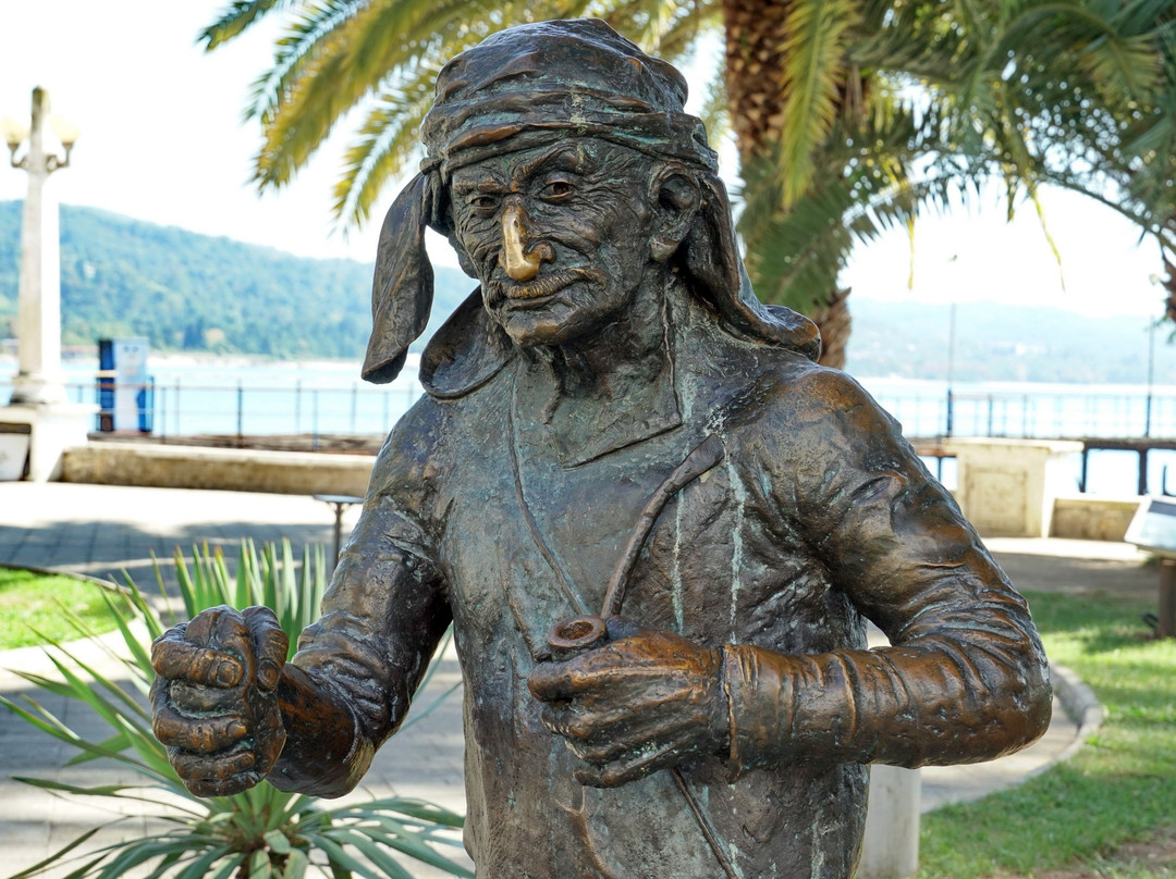 Sculpture Starik Tachkum-Sukhumi必去景点